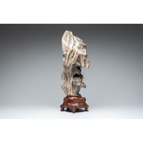 628 - A Chinese green Lingbi stone scholar's rock on wooden standH.: 76 cm (incl. stand)
Provenance: - Fro... 