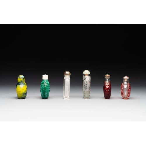 633 - A collection of 12 Chinese glass snuff bottles, 19/20th C.H.: 8,6 cm (the tallest incl. stopper)H.: ... 