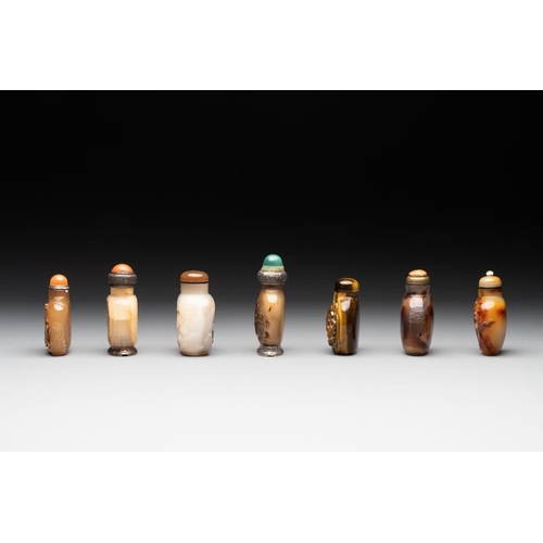 634 - A collection of 16 Chinese precious stone snuff bottles, 19/20th C.H.: 9,4 cm (the tallest incl. sto... 