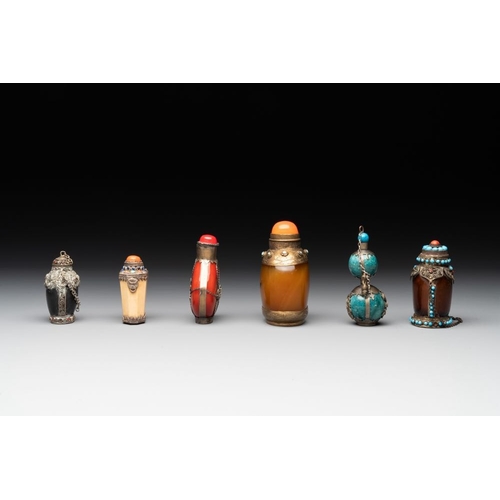 636 - A collection of 12 Chinese snuff bottles, Qianli  mark, 19/20th C.H.: 10,6 cm (the tallest incl. sto... 