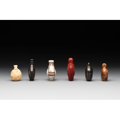 636 - A collection of 12 Chinese snuff bottles, Qianli  mark, 19/20th C.H.: 10,6 cm (the tallest incl. sto... 