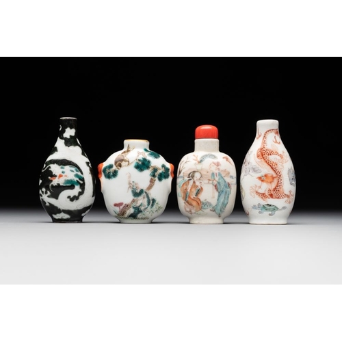 638 - Four Chinese famille rose and verte snuff bottles, Qianlong and Tongzhi mark, 19th C.H.: 7,5 cm (the... 