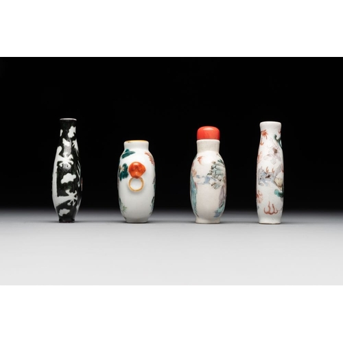 638 - Four Chinese famille rose and verte snuff bottles, Qianlong and Tongzhi mark, 19th C.H.: 7,5 cm (the... 