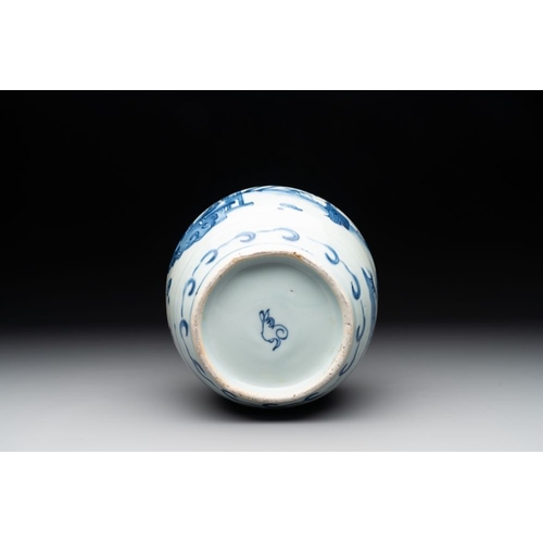 64 - A Chinese blue and white globular vase with figures in a landscape, hare mark, WanliH.: 19,5 cm... 