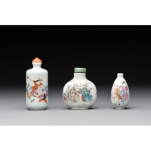 644 - Three Chinese famille rose snuff bottles with figural design, Zhengde mark, 19th C.H.: 9 cm (the tal... 