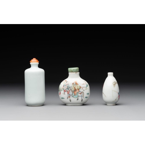 644 - Three Chinese famille rose snuff bottles with figural design, Zhengde mark, 19th C.H.: 9 cm (the tal... 