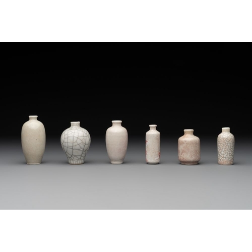 646 - Six various Chinese ge-type and copper-red snuff bottles, 19th C.H.: 8 cm (the tallest)H.: 6 cm (the... 