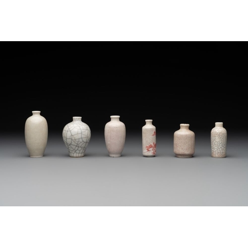 646 - Six various Chinese ge-type and copper-red snuff bottles, 19th C.H.: 8 cm (the tallest)H.: 6 cm (the... 