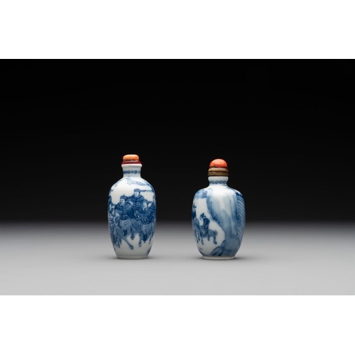 651 - Two Chinese blue and white 'riders on horseback' snuff bottles, Yongzheng mark, 19th C.H.: 7,9 cm (t... 