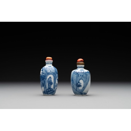 651 - Two Chinese blue and white 'riders on horseback' snuff bottles, Yongzheng mark, 19th C.H.: 7,9 cm (t... 