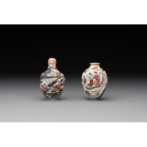 655 - Two Chinese famille rose molded snuff bottles with figural design, Qianlong mark, 19th C.H.: 8,6 cm ... 