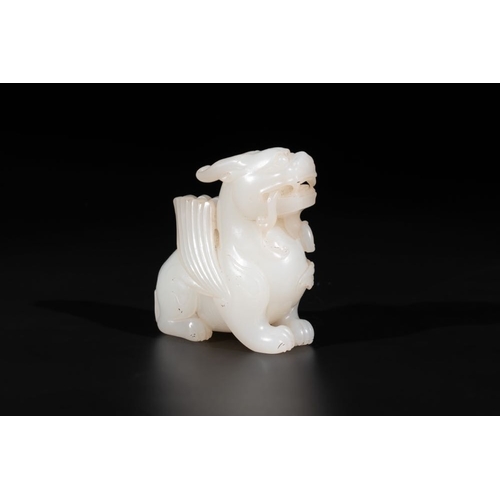 708 - A Chinese white jade carving of a mythic animal, 19/20th C.Dim.: 7,5 x 7,5 x 3,8 cm
Weight: 271 gram... 