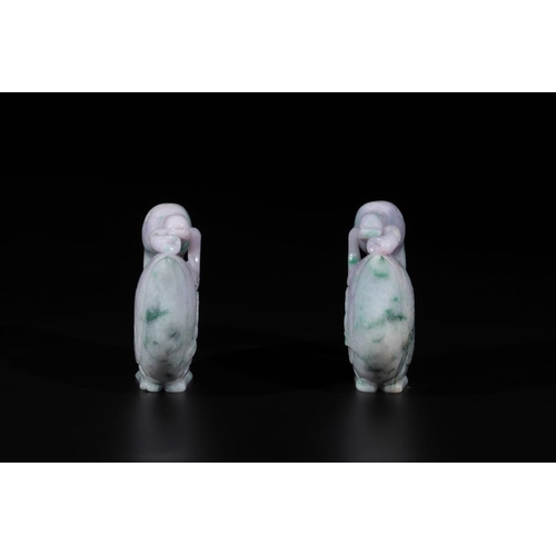 709 - A pair of Chinese lavender- and apple-green jadeite mandarin ducks, QingDim.: 10,5 x 10 x 3,3 cm (th... 