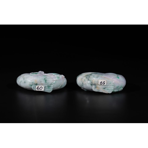 709 - A pair of Chinese lavender- and apple-green jadeite mandarin ducks, QingDim.: 10,5 x 10 x 3,3 cm (th... 