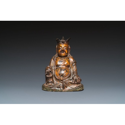 717 - A Chinese gilt bronze crowned Buddha, MingH.: 27 cm (incl. stand) H.: 23,5 cm (excl. stand)
Weight: ... 