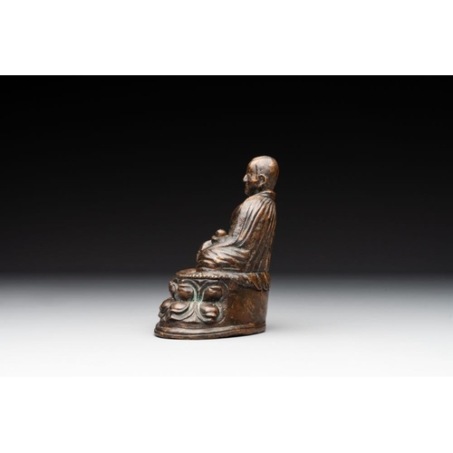 718 - A Tibetan bronze Padmasambhava, 14th C.H.: 12 cm
Weight: 2215 grams