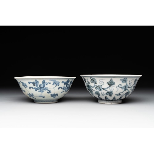 72 - Two Chinese blue and white bowls, two jarlets and two ewers, MingDia.: 15 cm - H.: 6,5 cm (the bowls... 