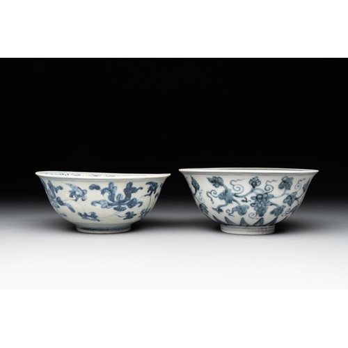 72 - Two Chinese blue and white bowls, two jarlets and two ewers, MingDia.: 15 cm - H.: 6,5 cm (the bowls... 