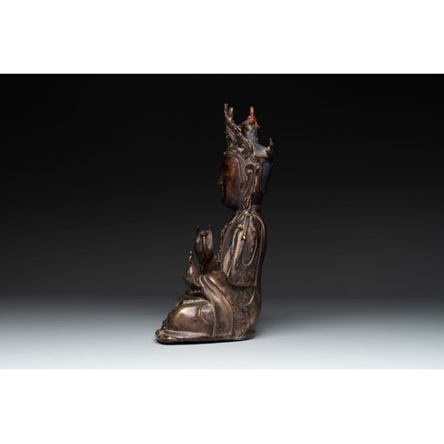 720 - A Chinese bronze Guanyin, MingH.: 32 cm
Weight: 6306 grams