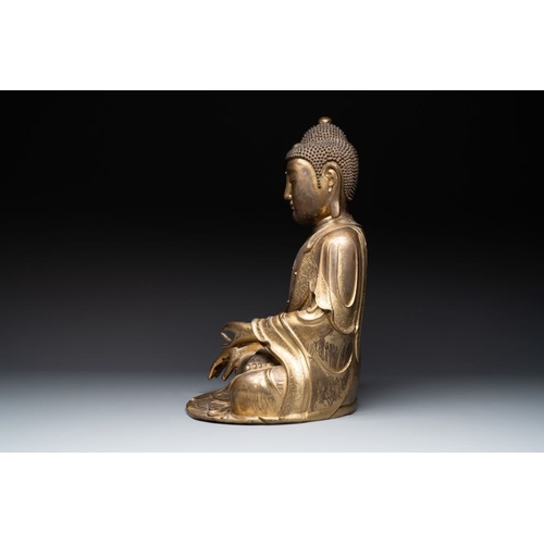 723 - An impressive and large Chinese gilt bronze Buddha, Ming, 16th C.H.: 51 cm
Weight: 22,4 kilograms... 