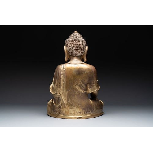 723 - An impressive and large Chinese gilt bronze Buddha, Ming, 16th C.H.: 51 cm
Weight: 22,4 kilograms... 