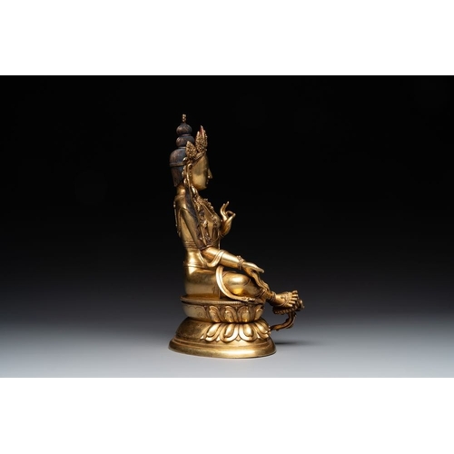 724 - A Sino-Tibetan gilt bronze Tara on double lotus throne, 18/19th C.H.: 32 cm
Weight: 5342 grams... 