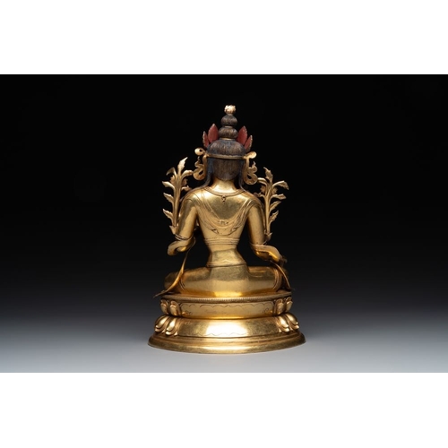 724 - A Sino-Tibetan gilt bronze Tara on double lotus throne, 18/19th C.H.: 32 cm
Weight: 5342 grams... 