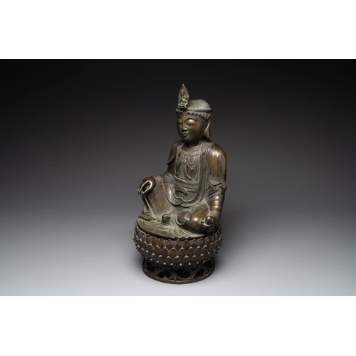 728 - A Chinese bronze Bodhisattva on a lotus throne, MingH.: 66 cm (incl. lotus throne)H.: 48 cm (excl. l... 