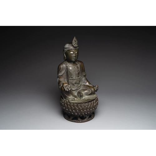 728 - A Chinese bronze Bodhisattva on a lotus throne, MingH.: 66 cm (incl. lotus throne)H.: 48 cm (excl. l... 