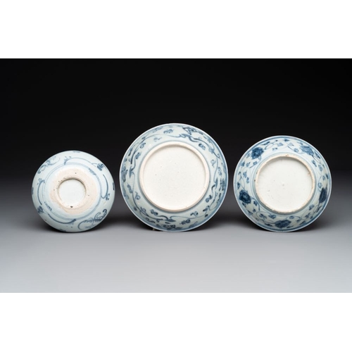 73 - A collection of 11 Chinese blue and white wares, MingDia.: 29 cm (the largest dish)Dia.: 11,7 cm (th... 