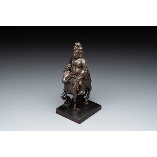 730 - A rare Chinese bronze Vaishravana on horseback with wooden stand, YuanH.: 20 cm (incl. stand)
Weight... 