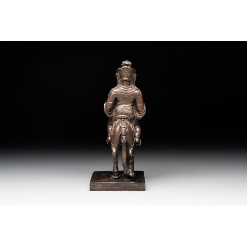 730 - A rare Chinese bronze Vaishravana on horseback with wooden stand, YuanH.: 20 cm (incl. stand)
Weight... 