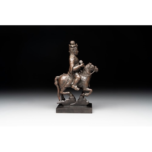 730 - A rare Chinese bronze Vaishravana on horseback with wooden stand, YuanH.: 20 cm (incl. stand)
Weight... 