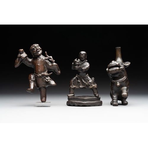 731 - Three various Chinese bronze incense holders, Yuan/MingH.: 14,5 cm (the lion)H.: 12,9 cm (the figure... 