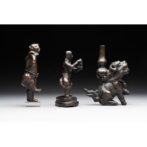 731 - Three various Chinese bronze incense holders, Yuan/MingH.: 14,5 cm (the lion)H.: 12,9 cm (the figure... 