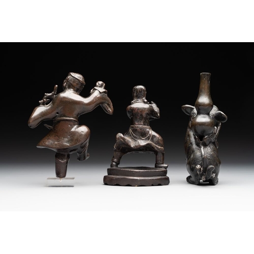 731 - Three various Chinese bronze incense holders, Yuan/MingH.: 14,5 cm (the lion)H.: 12,9 cm (the figure... 