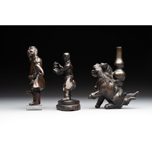 731 - Three various Chinese bronze incense holders, Yuan/MingH.: 14,5 cm (the lion)H.: 12,9 cm (the figure... 