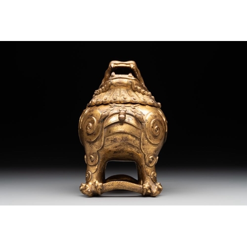 737 - A finely cast Chinese gilt bronze 'luduan' incense burner and cover, Ming, 15/16th C.Dim.: 12,5 x 9 ... 