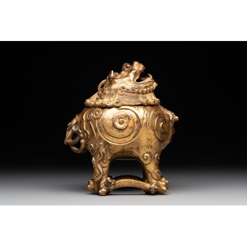 737 - A finely cast Chinese gilt bronze 'luduan' incense burner and cover, Ming, 15/16th C.Dim.: 12,5 x 9 ... 