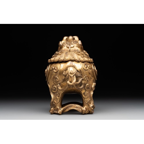 737 - A finely cast Chinese gilt bronze 'luduan' incense burner and cover, Ming, 15/16th C.Dim.: 12,5 x 9 ... 