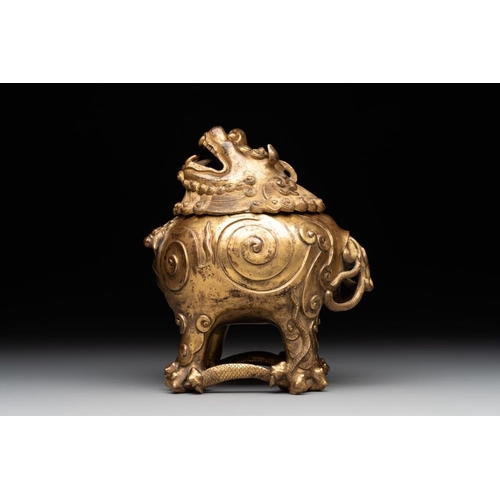 737 - A finely cast Chinese gilt bronze 'luduan' incense burner and cover, Ming, 15/16th C.Dim.: 12,5 x 9 ... 