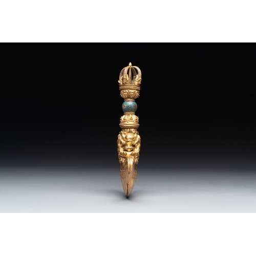 738 - A Sino-Tibetan gilt copper and cloisonne vajra kartika with inscriptions, 19/20th C.Dim.: 20 x 15 x ... 