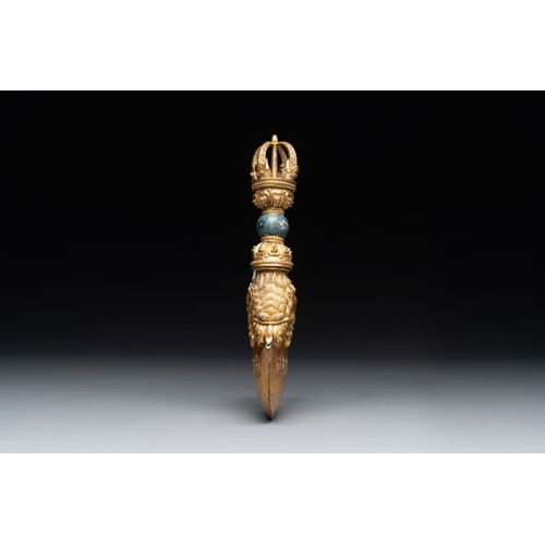 738 - A Sino-Tibetan gilt copper and cloisonne vajra kartika with inscriptions, 19/20th C.Dim.: 20 x 15 x ... 