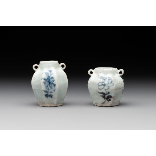 74 - A collection of five Chinese blue and white jarlets, YuanH.: 7 cm (the tallest)H.: 5 cm (the smalles... 