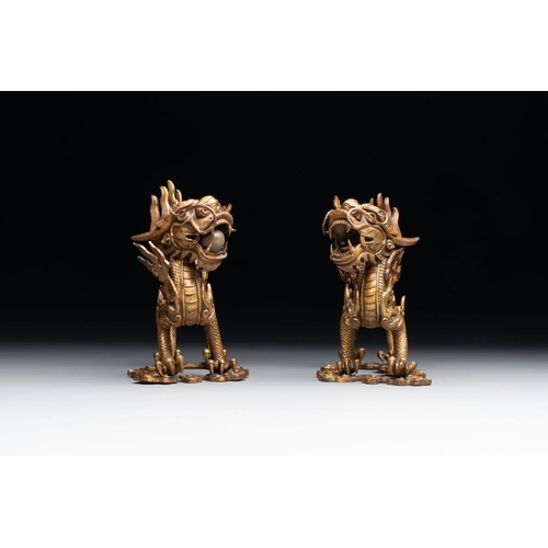 740 - A pair of Chinese gilt bronze dragons among flames and clouds, 19/20th C.L.: 17,8 cm - H.: 13,5 cm
W... 