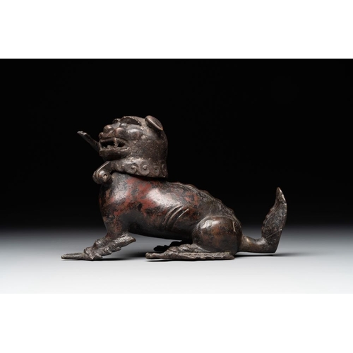 742 - A rare Chinese bronze lion-form incense burner and cover, Song/MingDim.: 22,5 x 9,5 x 14,2 cm
Weight... 