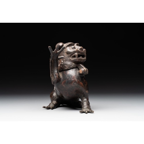 742 - A rare Chinese bronze lion-form incense burner and cover, Song/MingDim.: 22,5 x 9,5 x 14,2 cm
Weight... 