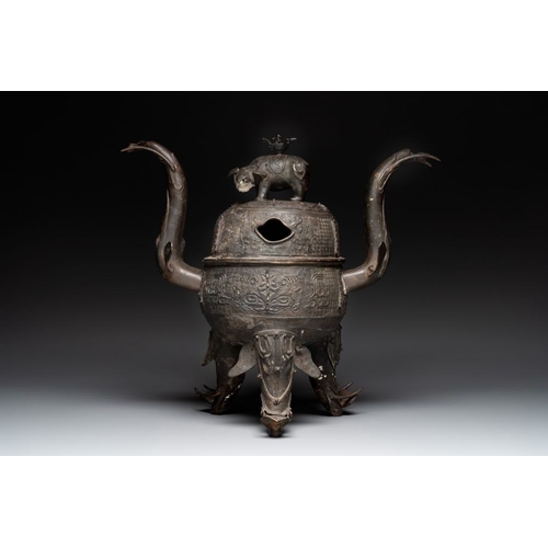 745 - A massive Chinese archaistic bronze 'elephant' censer and cover, MingL.: 62 cm - H.: 54 cm
Weight: 1... 