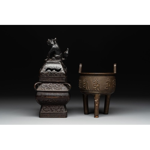 746 - A Chinese bronze covered censer and a tripod censer, Ming/QingH.: 26,8 cm (the covered censer)H.: 18... 