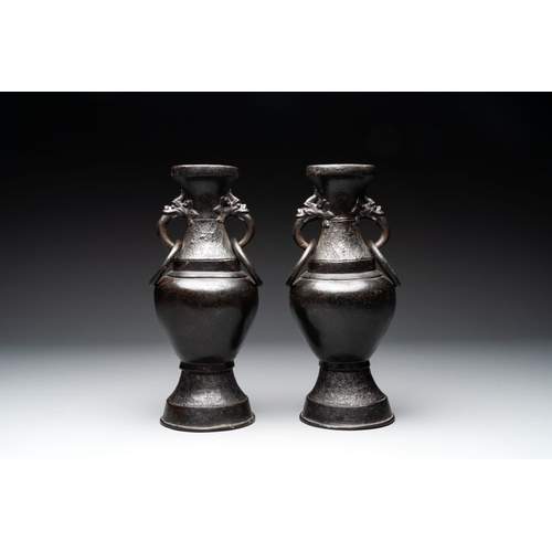 749 - A pair of Chinese bronze vases with 'dragon' handles, Yuan/MingH.: 30 cm
Weight:- 2453 grams- 2488 g... 